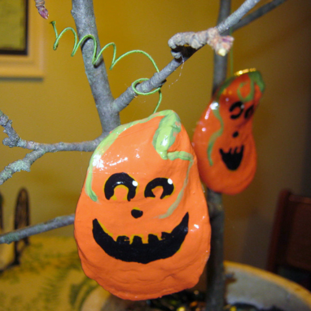 jack o lantern tree 2